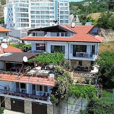 Hotel Temenuga Guest *